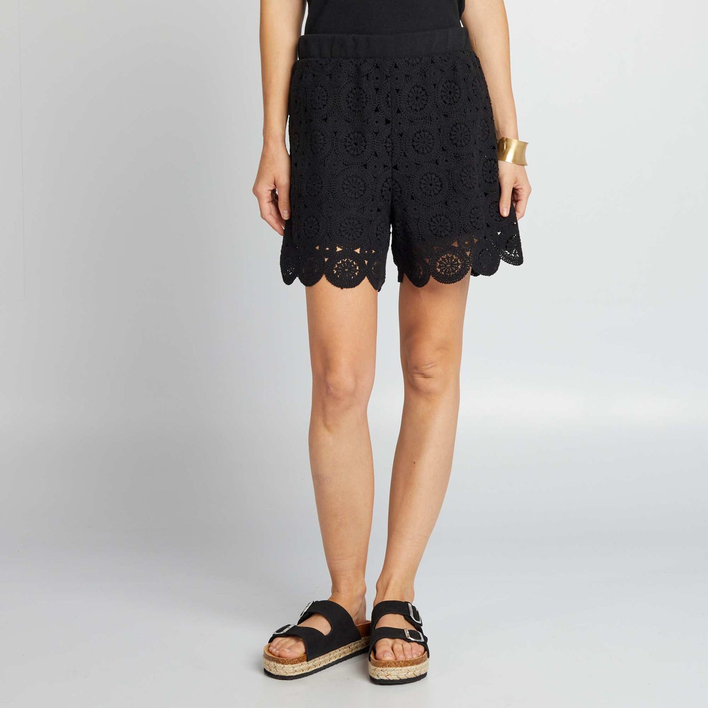 Short en macramé noir