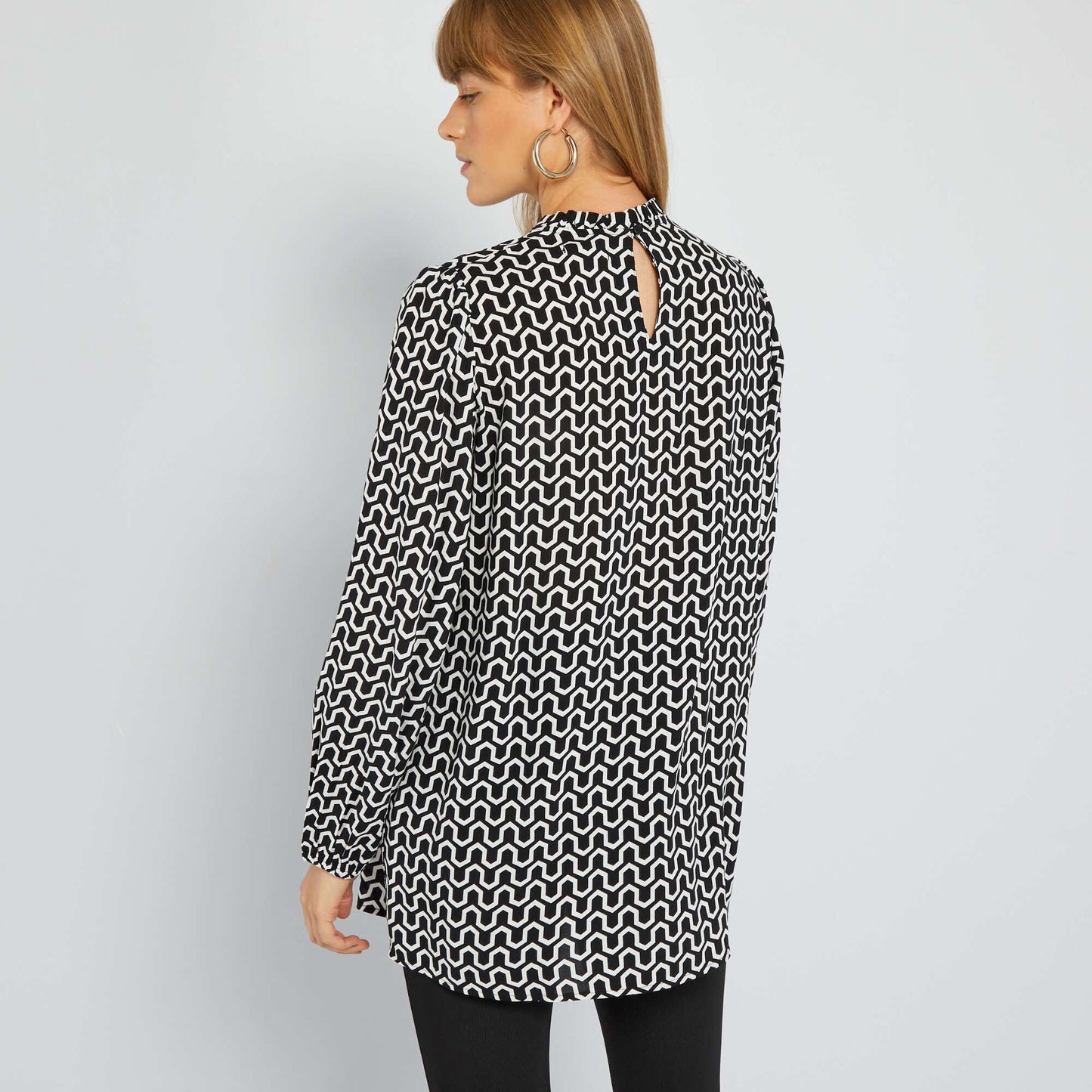 Blouse imprimée à col montant volanté Noir