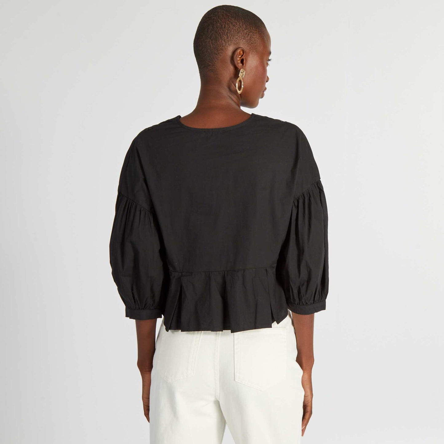 Blouse crop top avec fentes brodées noir