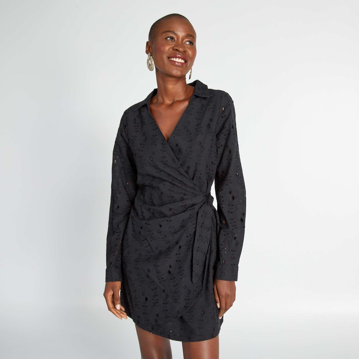 Robe portefeuille en broderie anglaise noir