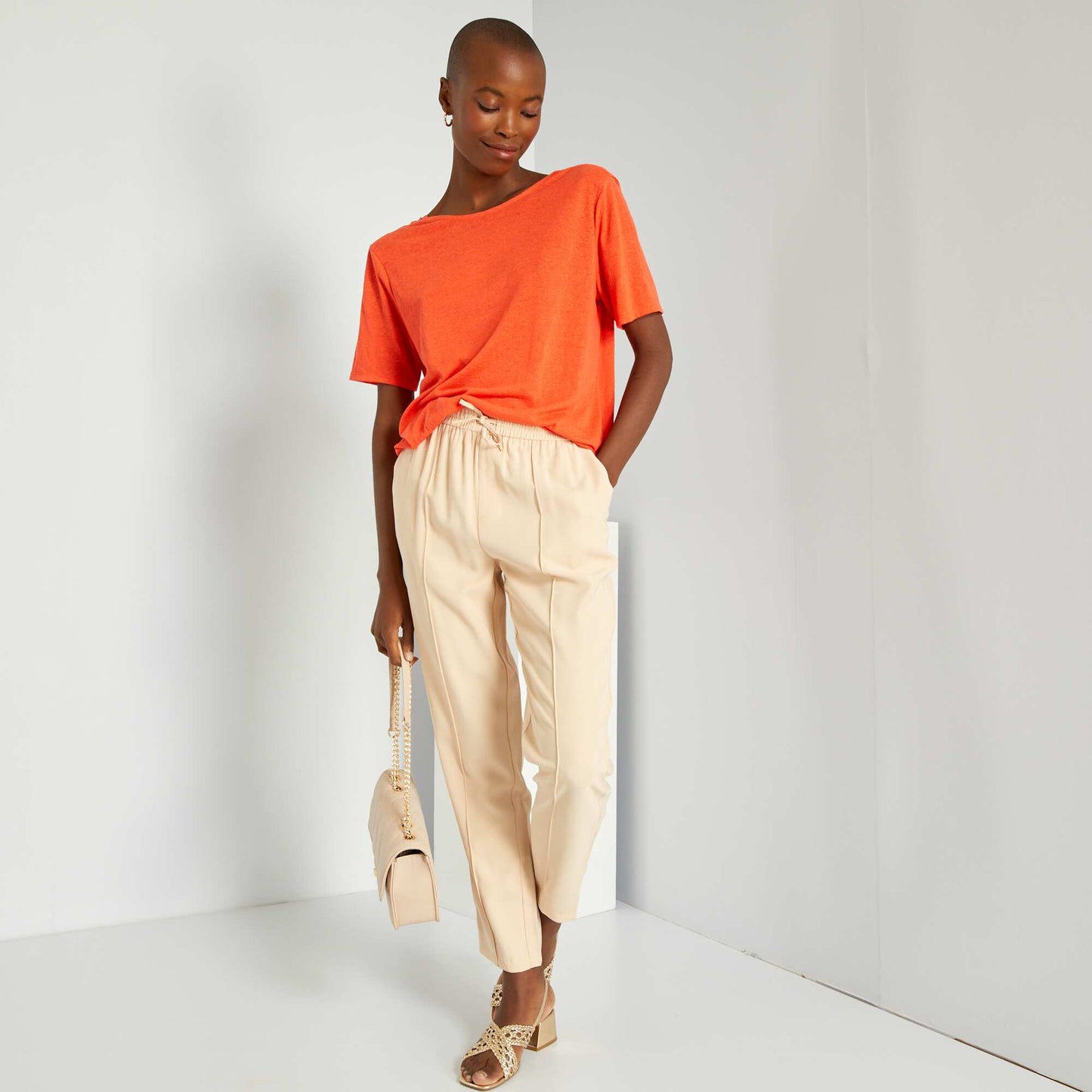 T-shirt avec col dentelle rouge corail