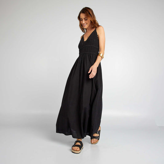 Robe longue évasée en macramé noir