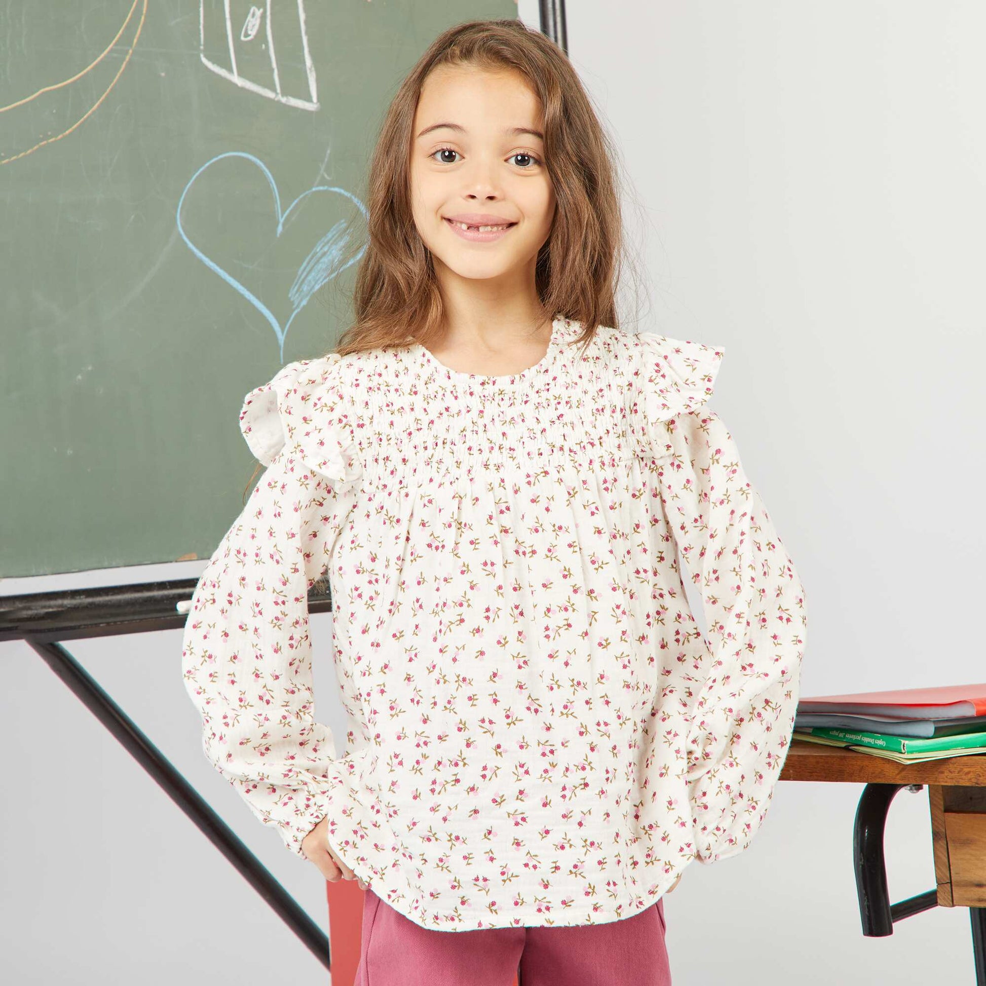 Blouse volantée à motif floral Blanc/rose/rouge – Kiabi Afrique