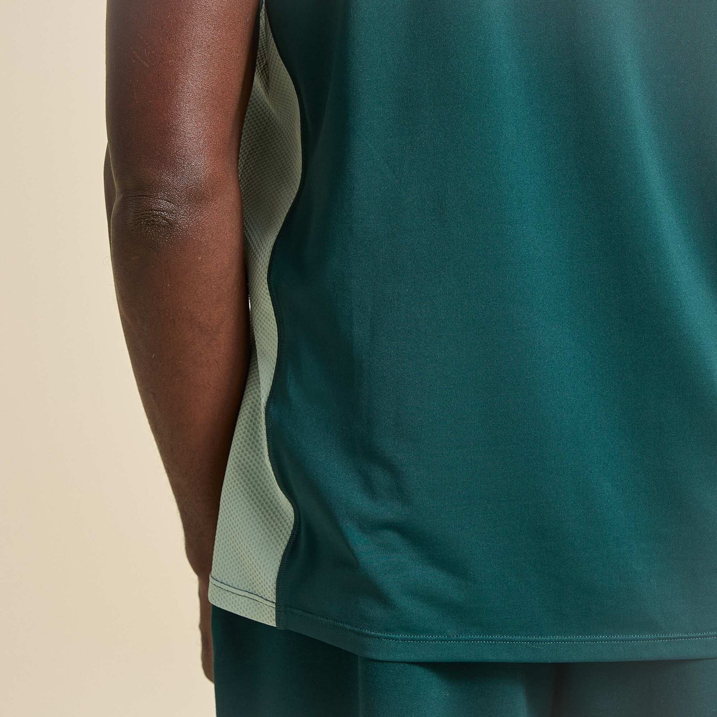 Débardeur de sport avec mesh sur côtés VERT