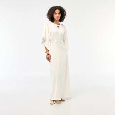 Robe longue crêpée avec bijou doré BLANC