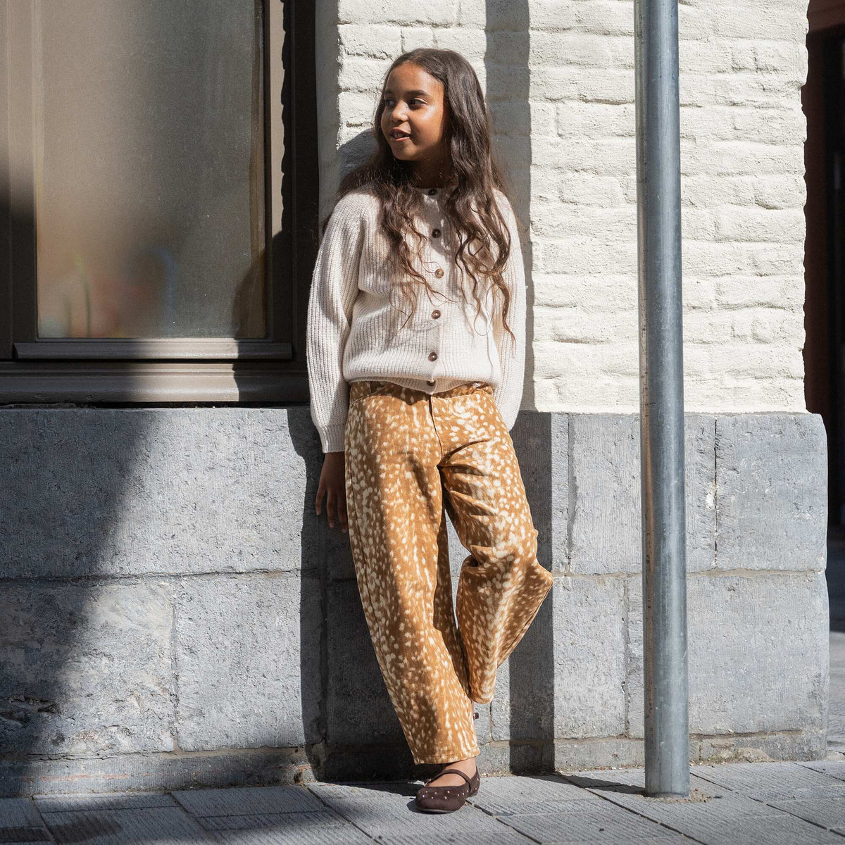 Pantalon en denim forme barrel imprimé 'faon' BEIGE