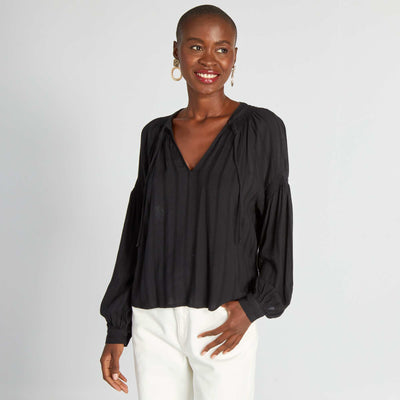 Blouse manches bouffantes et matière texturée noir