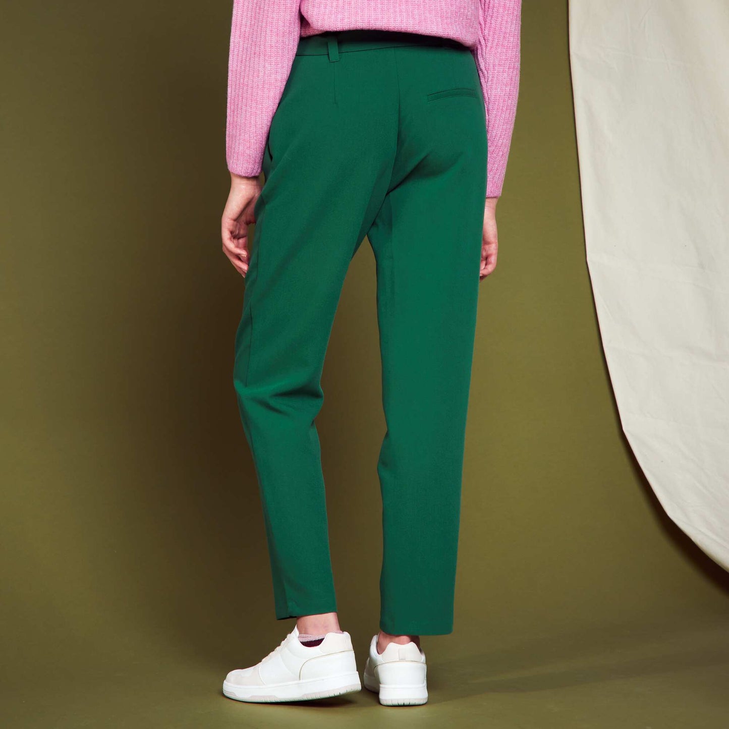 Pantalon carotte avec ceinture Vert